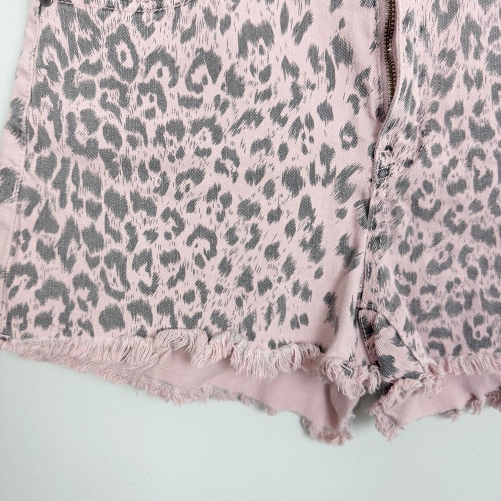 KANCAN | Ellie Blush Pink Leopard Denim Shorts Fray Hem Women’s Size Large - Picture 5 of 9